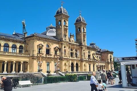 San Sebastian Unveiled: Uma caminhada íntima de arte e cultura (Max 8)