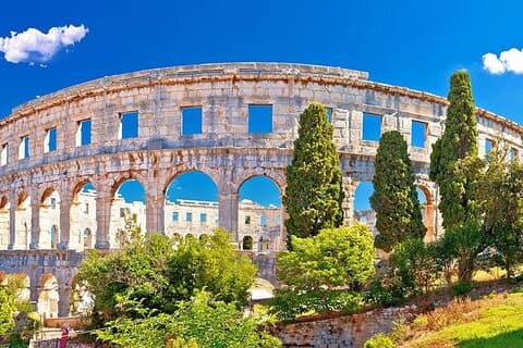 Private tour: Discover Pula with a Local History Teacher