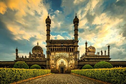 Von Hyderabad nach Bijapur: Tour zu architektonischen Genüssen