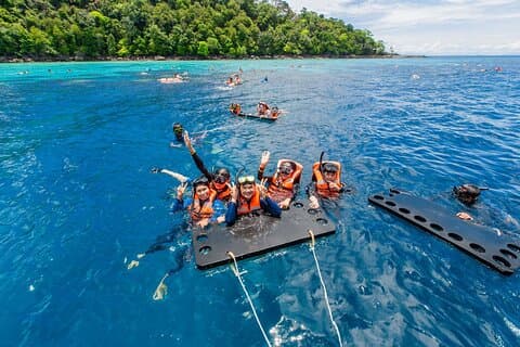 Surinöarna Snorkling och lokal kultur från Khao Lak