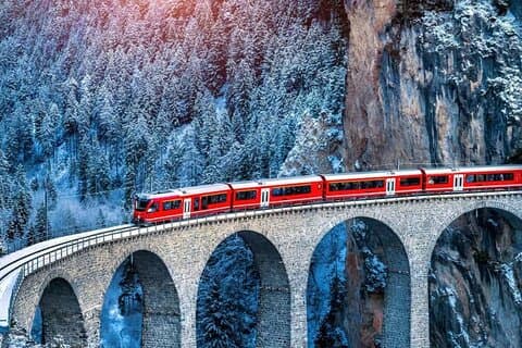 De Milan : Visite guidée en train de la Bernina à St Moritz et Tirano