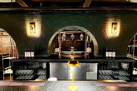 Bebe del pasado - Experiencia original Speakeasy