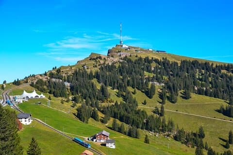 3 Montagnes en 1 Jour en Train : Téléphérique, Funiculaire & Lac Croisière