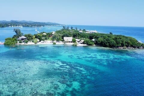 Restauranter i nærheten av Roatan Brady's Cay Private Island Adventure