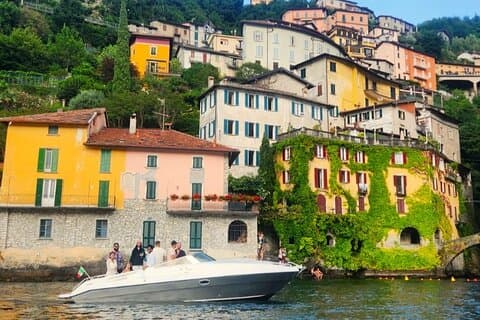 Boatparty Shared Tour on Lake Como–2 Hours of Villas, Wine & Swim