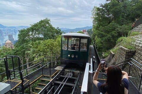 Hong Kong Peak Tram with Tour Guide/Skip the line/Fastlane