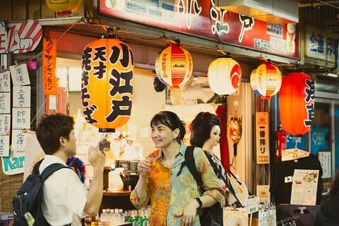 Tokyo : Passeggiata notturna fotogenica di Asakusa con 1 drink
