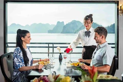 Crucero de 5 estrellas por la bahía de Halong desde el puerto con tour en cueva