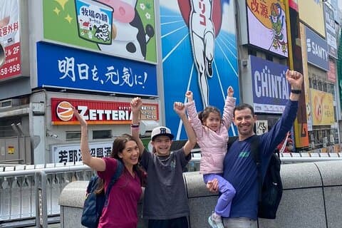 Tour privado personalizado de día completo por Osaka con coche y guía AC