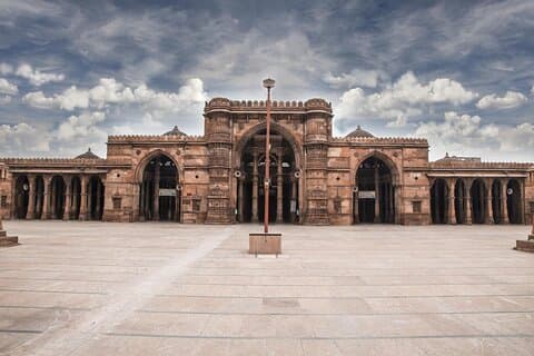 På tværs af templerne i Gujarat