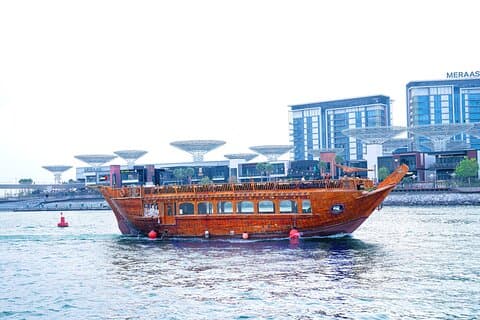 Dubai Marina Dhow Cruise med indisk krydret middag og lys show