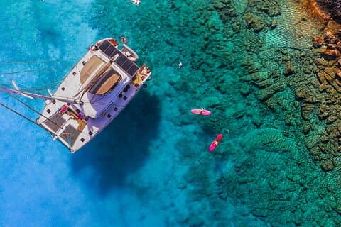 Crucero en catamarán a la isla Dia con comida y actividades acuáticas