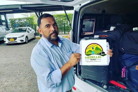 Seamless Transfer : JMC (MDE) Flyplass ↔ El Peñol og Guatapé