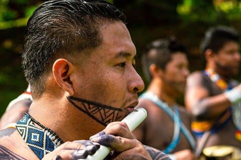 Excursão à aldeia indígena de Emberá: canoagem, artesanato e almoço