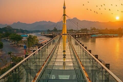 Bangkok: Erawan & Kanchanaburi Skywalk Day Tour