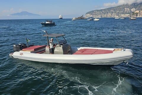 Exclusive Capri Tour by Speedboat from Sorrento