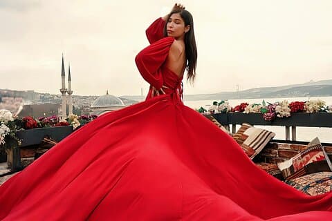 Istanbul Flying Dress Photoshoot sur le toit-terrasse