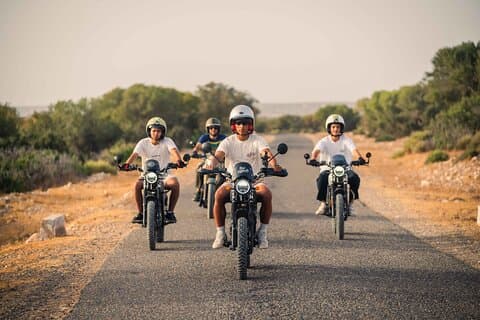 シディ・カオウキから電動スクランブラーバイクツアー