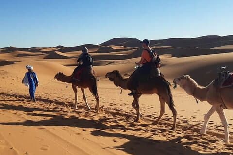 Deux nuits dans le désert de Merzouga Tentes privées avec balade en chameau Jeep