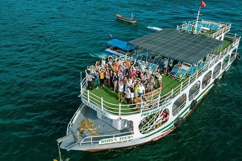 Tour de buceo y saltos por la isla de Phu Quoc con almuerzo