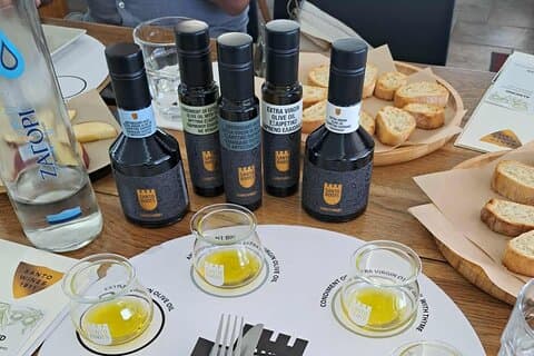 Santorini Weintour mit Olivenölverkostung bei Santo Wines