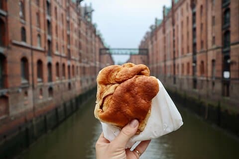Tour gastronómico a pie por Hamburgo con 7 auténticos platos locales