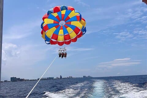 Cebu Thrill Ride Duo : Jetski + Parasailing ervaring