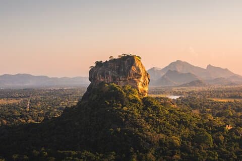 Privé dagtour naar Sigiriya, Cave Temple & National Park Safari