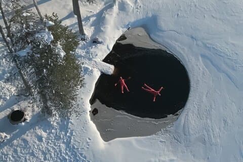 Experiencia flotante en hielo en el Ártico en Rovaniemi
