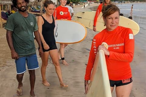 Surfles op Weligama Beach voor beginners