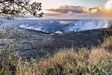 Fra den store ø Kona Volcanoes and Waterfalls Shared Tour