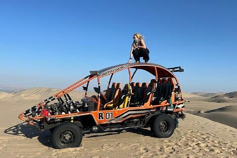 Heldagstur med Huacachina fra Lima: Buggy, sandboarding og lunsj