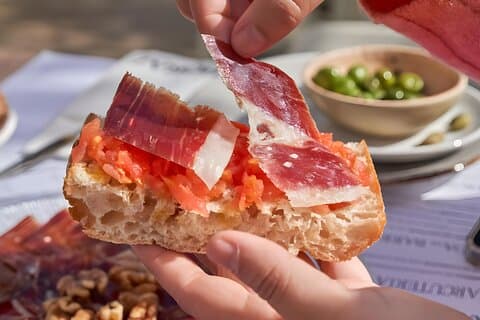 Traditionell Spanska Frukostupplevelse i Sevilla