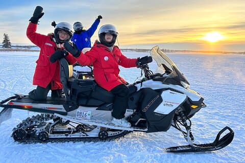 Yellowknife Winter Schneemobil Abenteuer mit Führungen