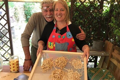 Clase de cocina en Florencia con maridaje de vinos en Mirella's Garden Home