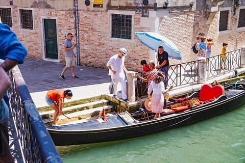 Venecia : Paseo privado en góndola por el Gran Canal con músicos opcionales
