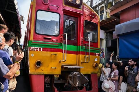 Maeklong Railway Market, Floating Market og Nakhon Pathom City Tour fra Bangkok