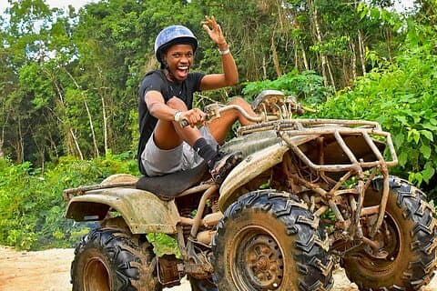 Adrenalin eventyr i Tulum ATVs Ziplines og Cenote Swim