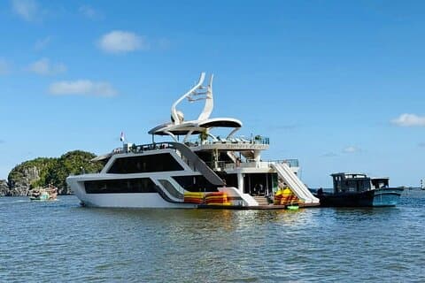 Cat Ba : Modern & Luxus 5* Serenity Cruise Entdecken Sie Lan Ha Bay