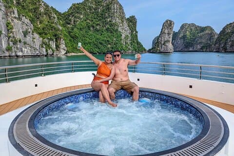 Découvrez la baie de Lan Ha sur Serenity Grandeur 5 - Star Cruise