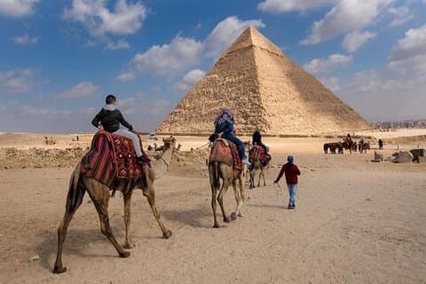 Excursão ao Cairo Over Day Pyramids, Torre do Cairo e Tahrir – Hurghada