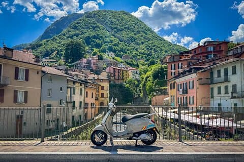 Comomeer Vespa verhuur