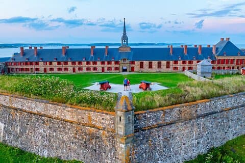 Fortezza di Louisbourg, Faro e Cliffside Adventure