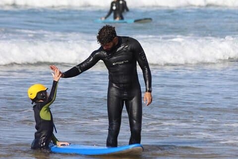 Lição de surf em Tamraght com um instrutor de surf experiente
