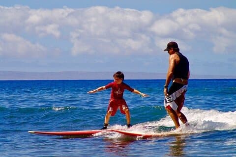 Surfkurse in Waikiki mit FIREFIGHTERS