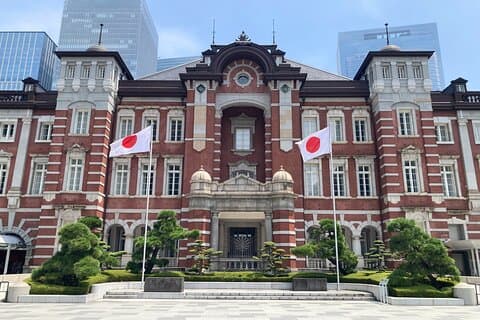 Tokyo Station Historical Walking Tour com comida e anime