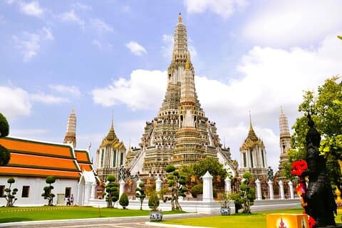 Design Your Own Bangkok Experience in a Private SUV Tour