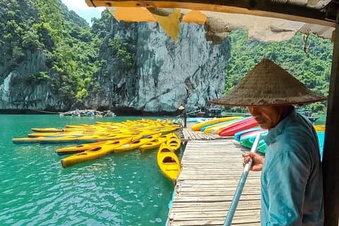 Day Tour: Kayak & Snorkel Boat Tour of Ha Long Bay