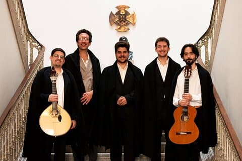 Speciale studenten en Serenade Fado in het centrum van Porto