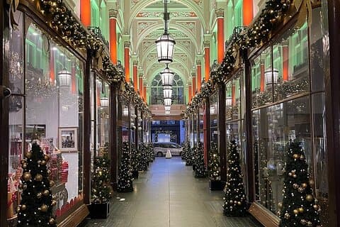 Londons ikoniska julbelysningstur